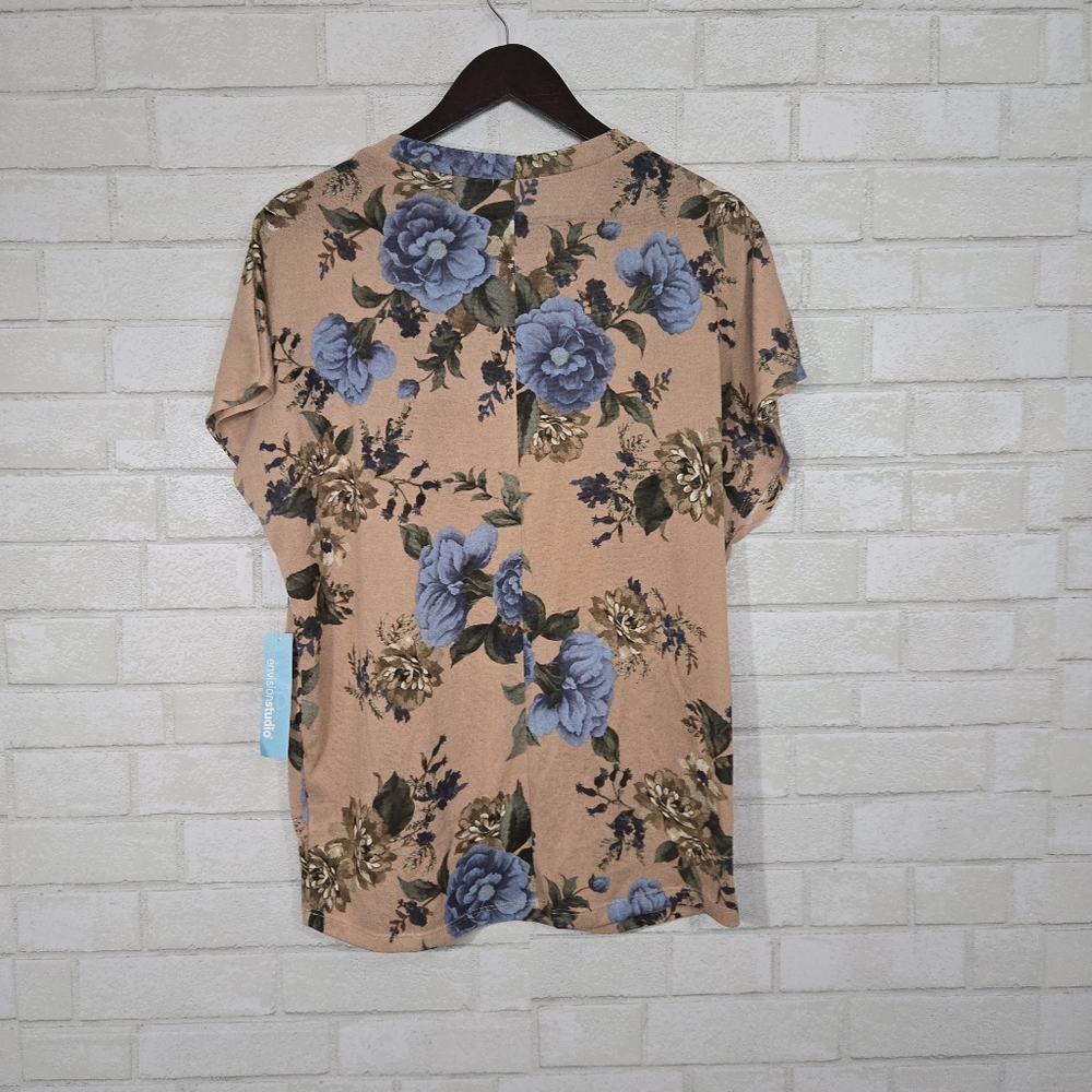 envision studio NWT floral tee - Picture 10 of 13